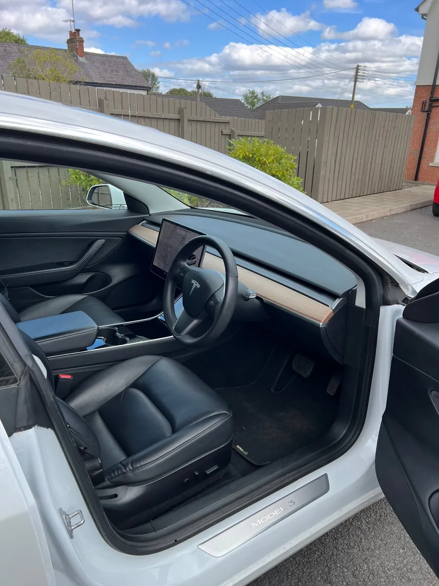 Tesla Model 3 2020 - Image 4