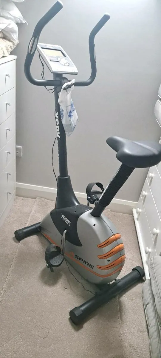 Exercise bike programmable