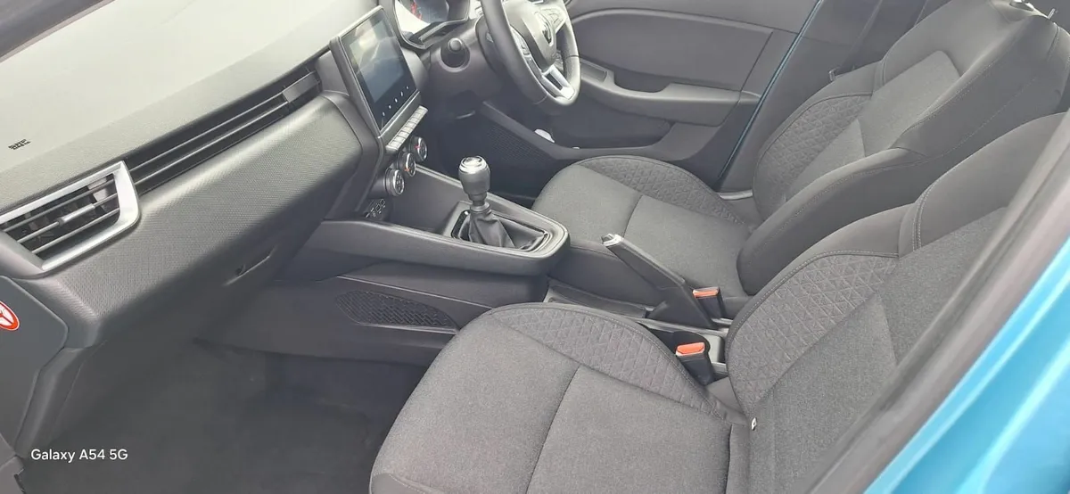 Renault Clio 2022 - Image 4