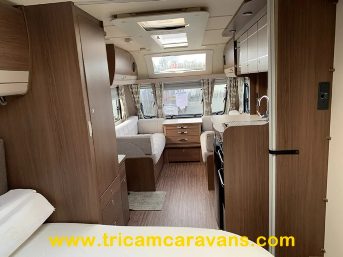 2017 Elddis Affinity 554/4, Transverse Bed - Image 2