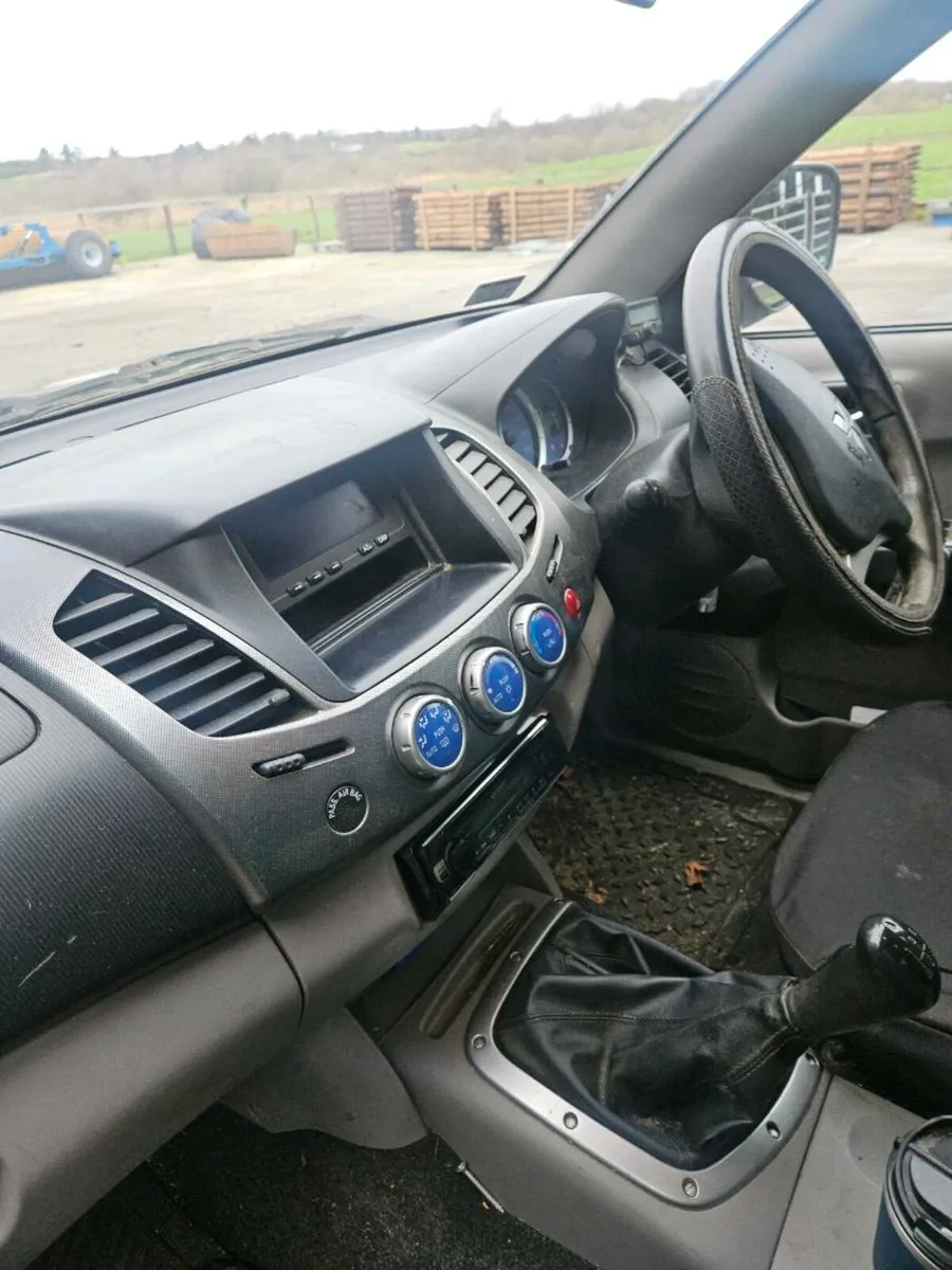 Mitsubisi L200 commercial tax - Image 4