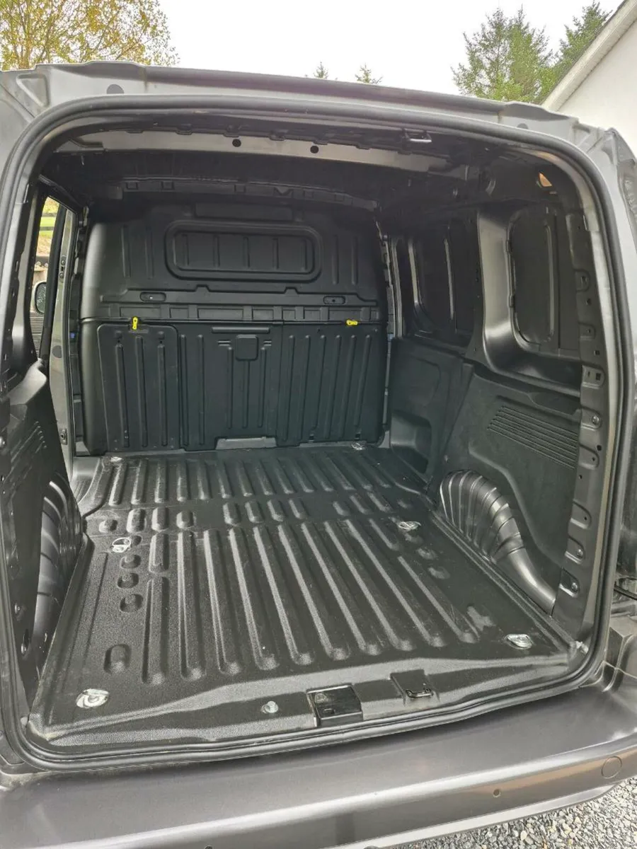231 Toyota Proace City (No VAT) - Image 3
