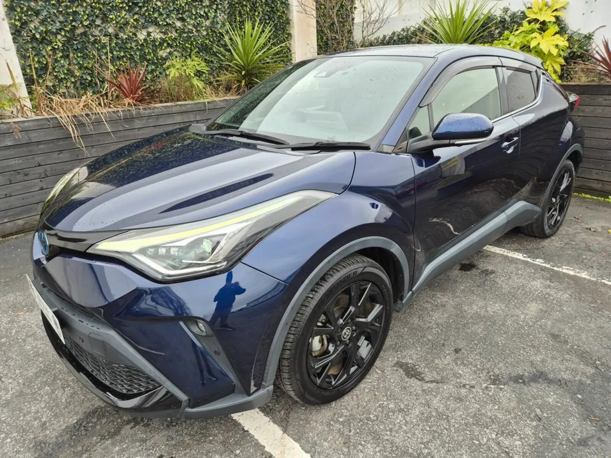Toyota C-HR 1.8 HYBRID / SOL G-PACK NERO EDITION / - Image 2