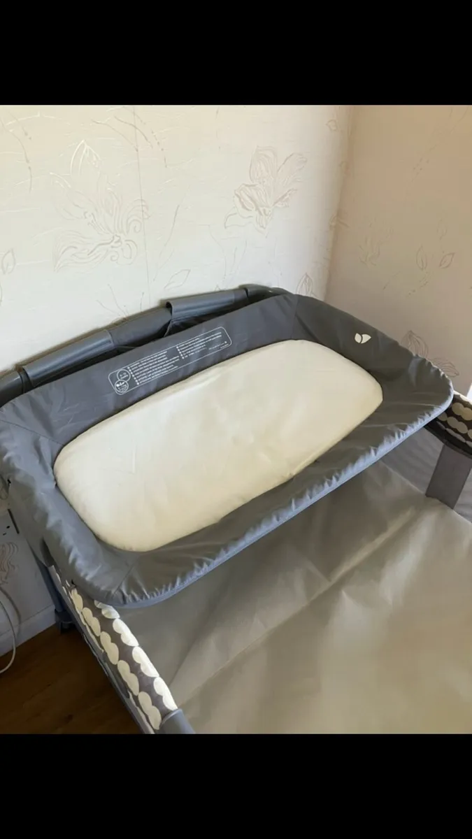 Joie travel cot play pen - Image 1