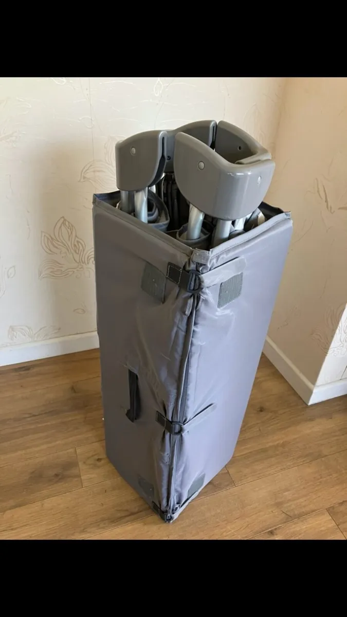 Joie travel cot play pen - Image 3