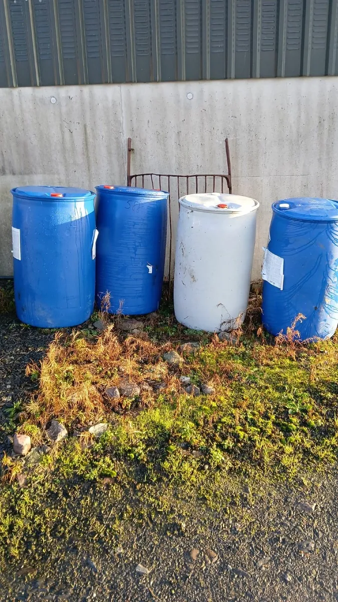 200 L Plastic Barrels - Image 2