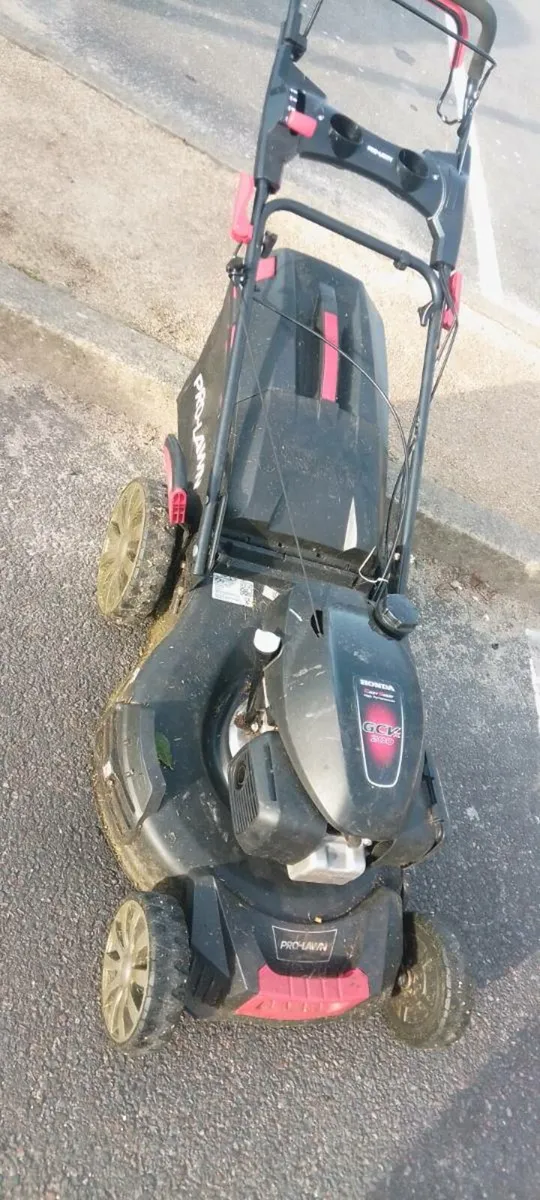 Honda lawnmower 6 months old - Image 3