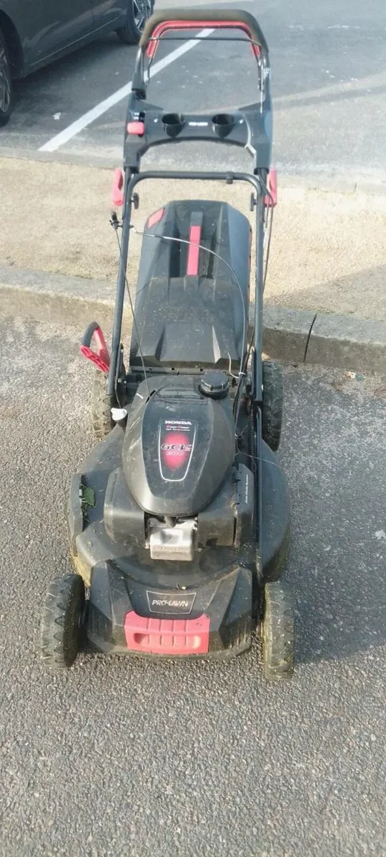 Honda lawnmower 6 months old - Image 4