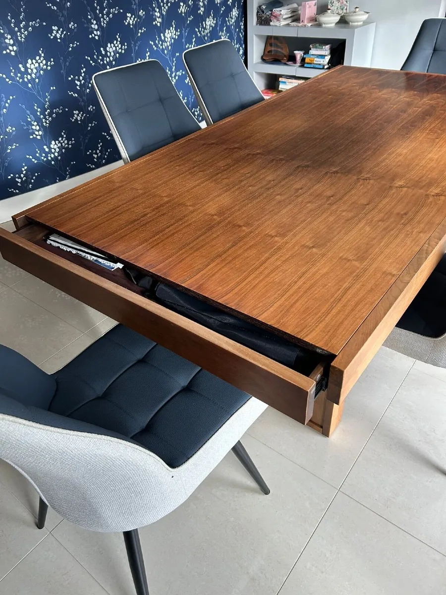 Dining table - Image 2