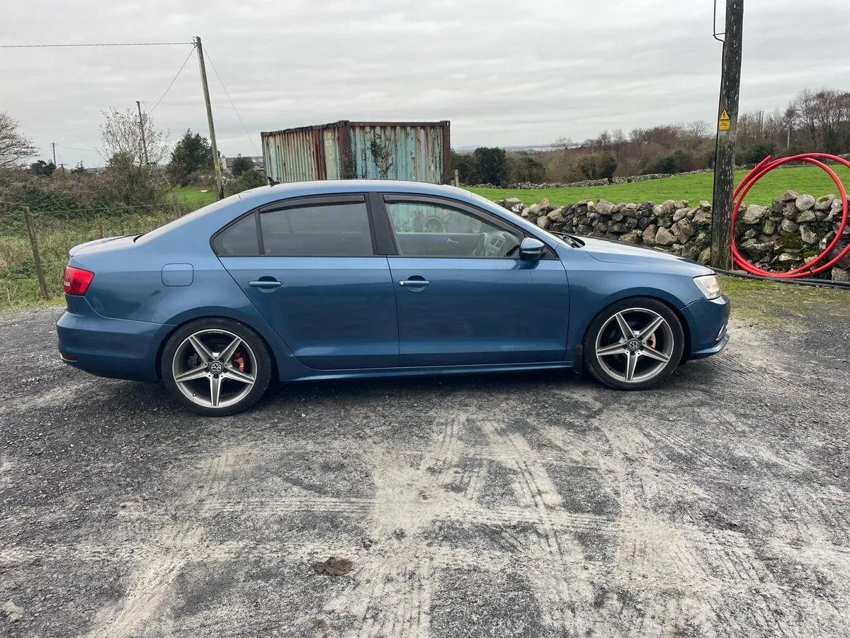 Volkswagen Jetta - Image 2