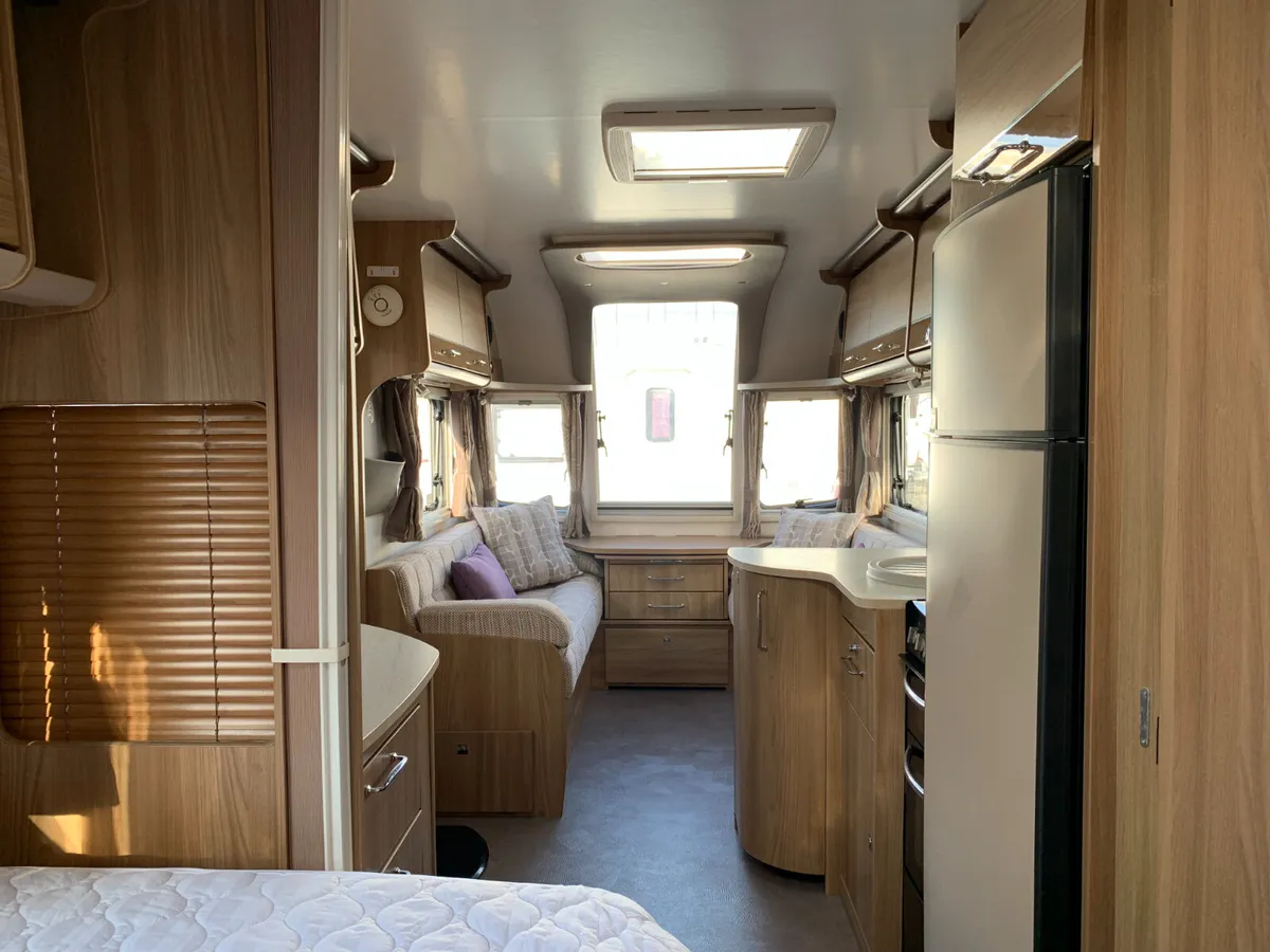 2017 Bailey Unicorn Barcelona Twin Axle, Fixed Bed - Image 2