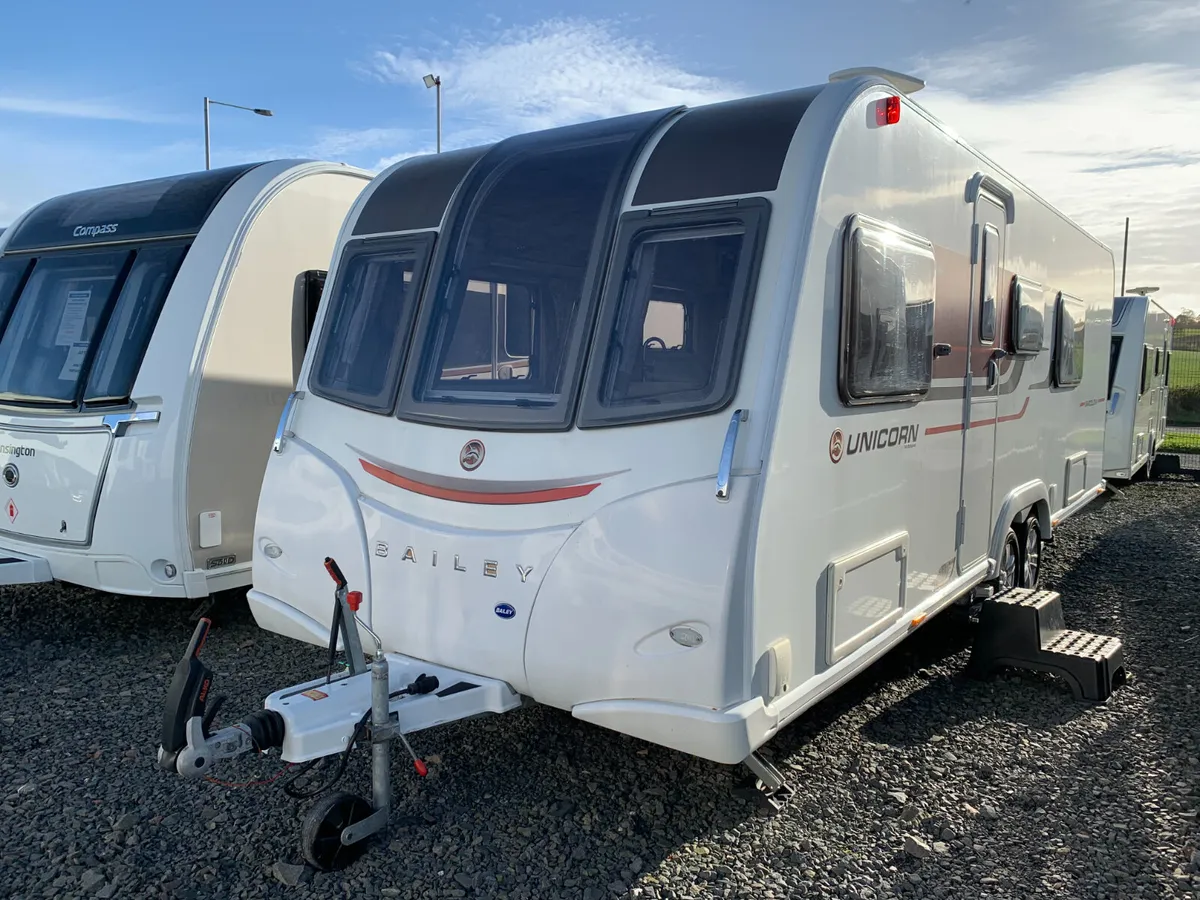 2017 Bailey Unicorn Barcelona Twin Axle, Fixed Bed - Image 1