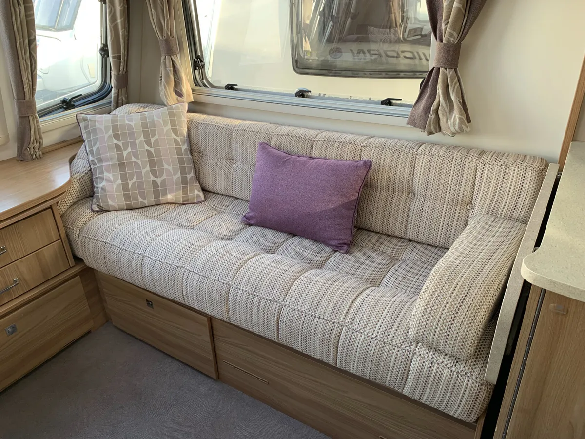 2017 Bailey Unicorn Barcelona Twin Axle, Fixed Bed - Image 3