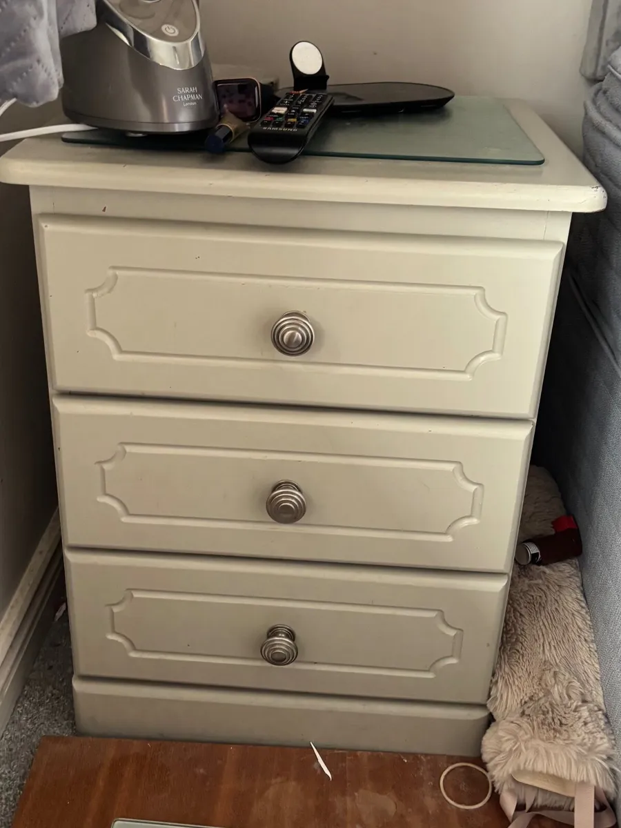 Bed locker - Image 1