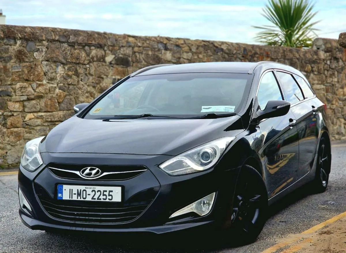 2011 HYUNDAI I40 PREMIUM LUXURY ESTATE *1 YR NCT* - Image 2