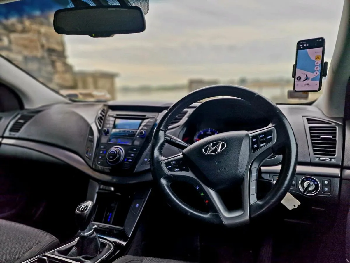 2011 HYUNDAI I40 PREMIUM LUXURY ESTATE *1 YR NCT* - Image 3