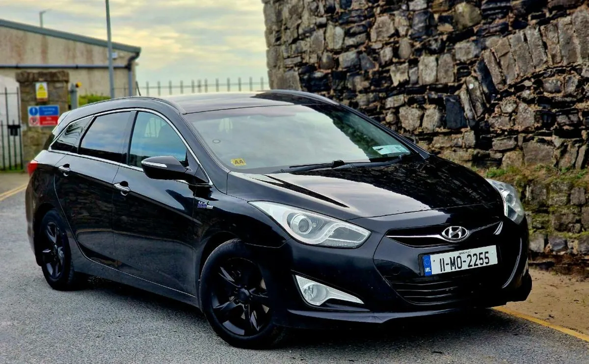 2011 HYUNDAI I40 PREMIUM LUXURY ESTATE *1 YR NCT* - Image 1