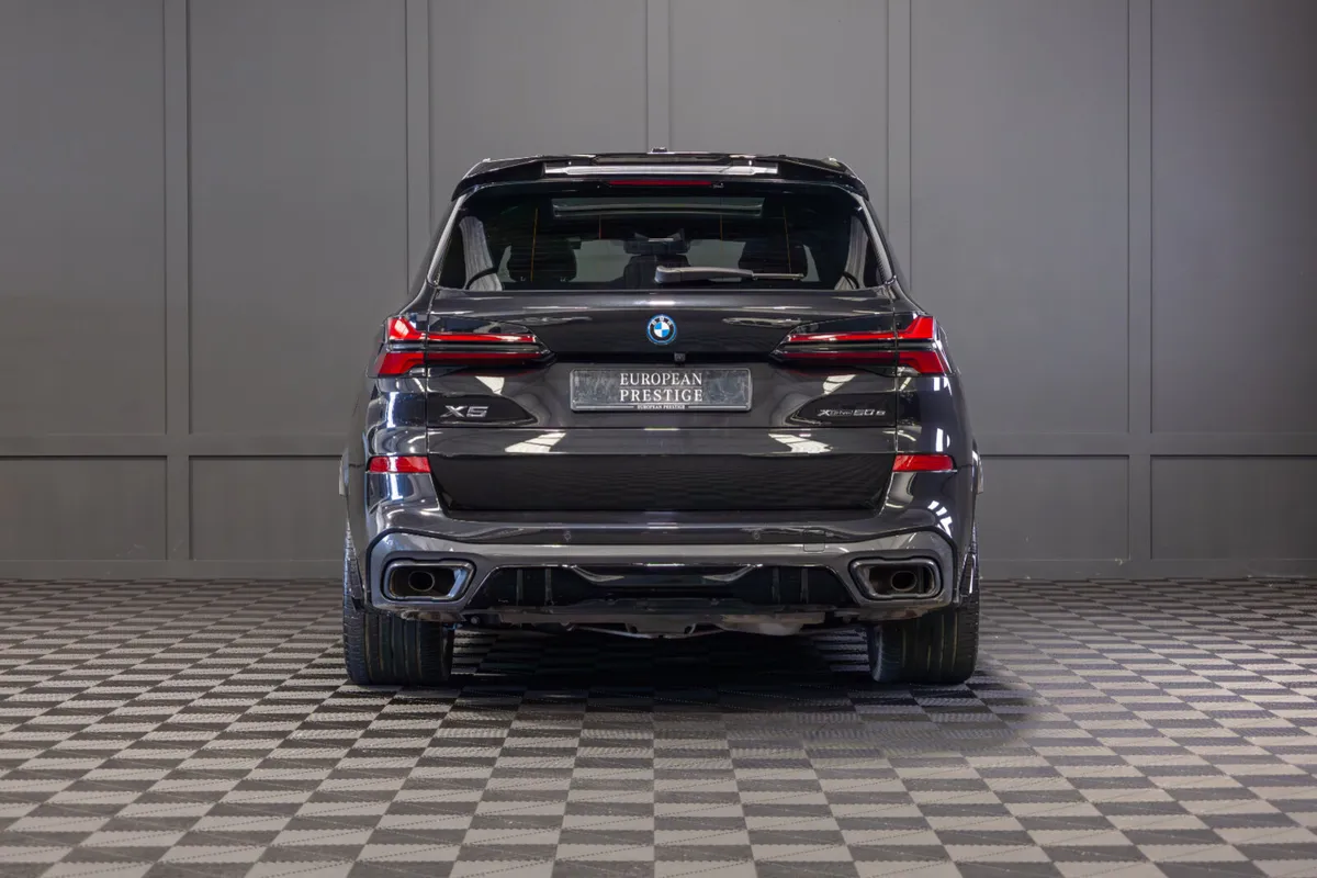 2025 BMW X5 X-Drive 50e M-Sport - Image 4