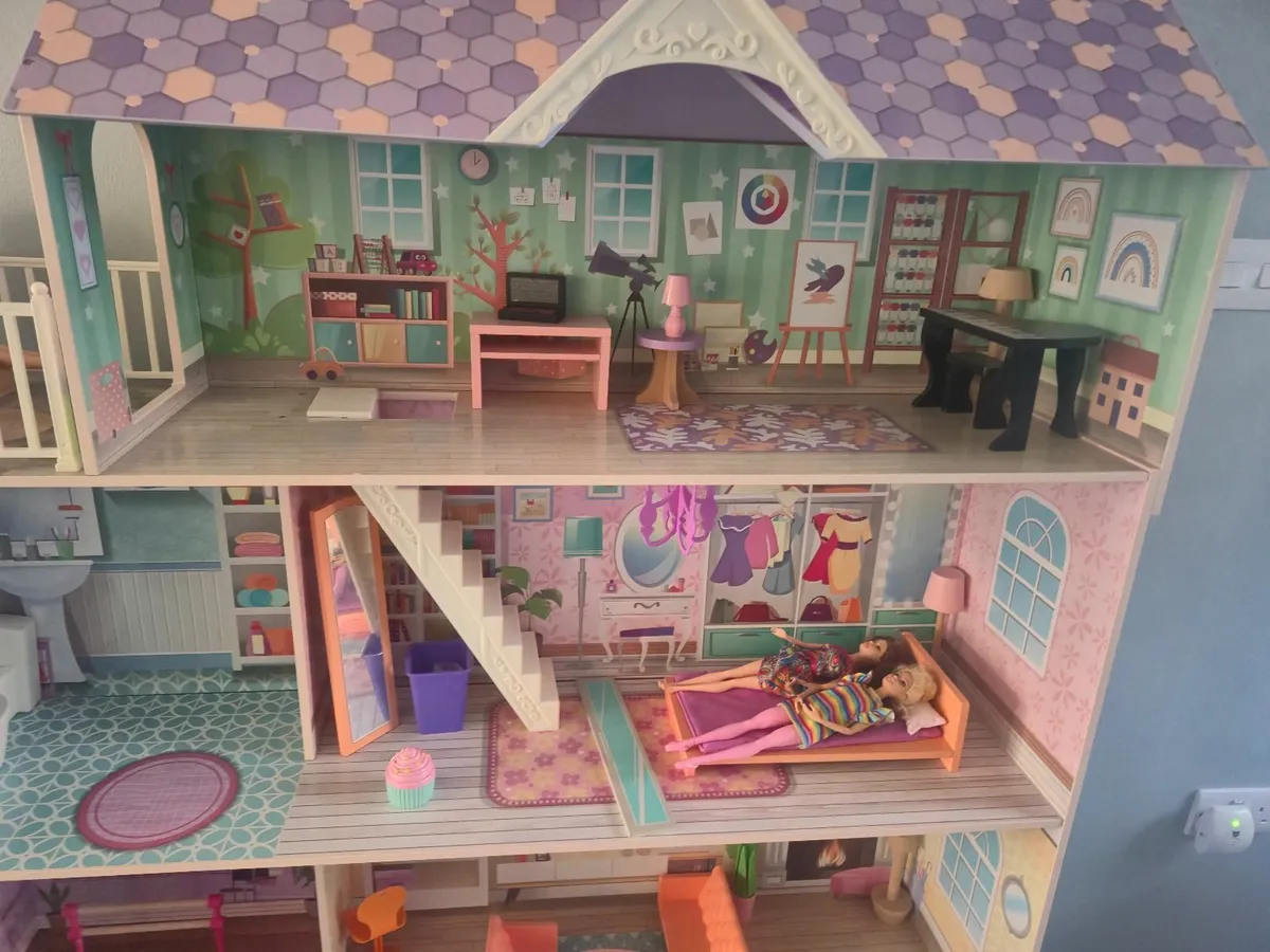 Lillie's Doll House - Image 1