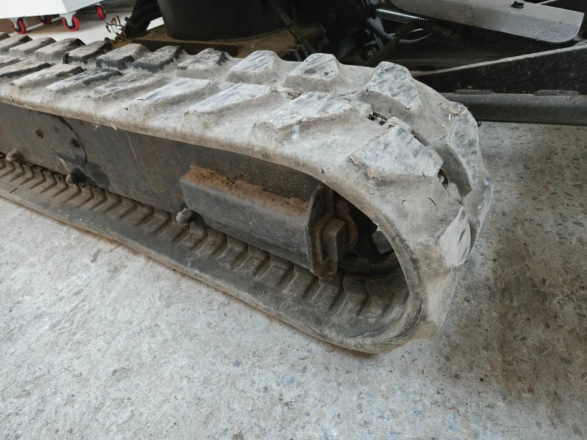 Hanix 1.5 ton mini digger - Image 4