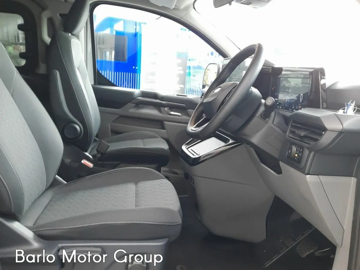 Ford Transit Custom Tourneo Limited 2.5PHEV 8 Seat - Image 4