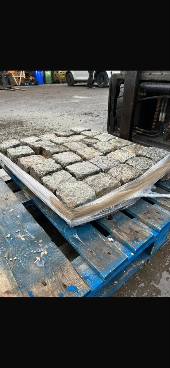 Reclaimed Granite Cubes - Image 1