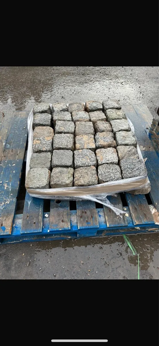 Reclaimed Granite Cubes - Image 2