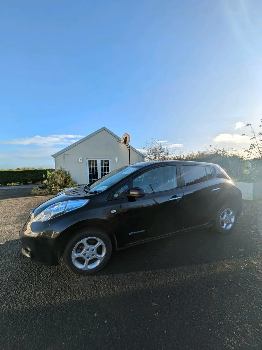 Nissan Leaf 2017 30kw Black - Image 1