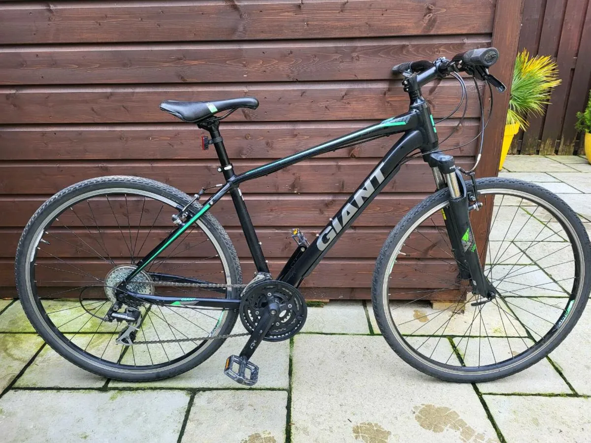 Giant Roam Hybrid Bike Medium - Image 1