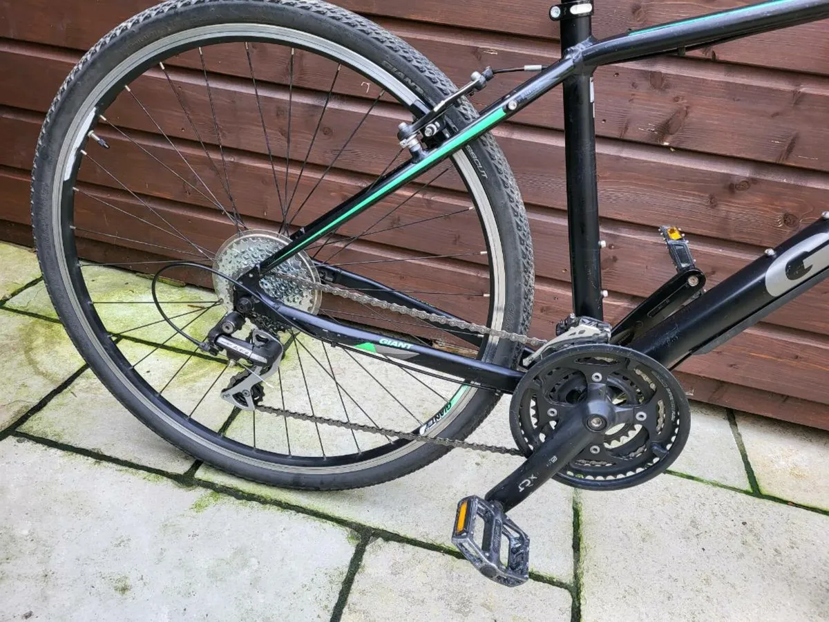 Giant Roam Hybrid Bike Medium - Image 2