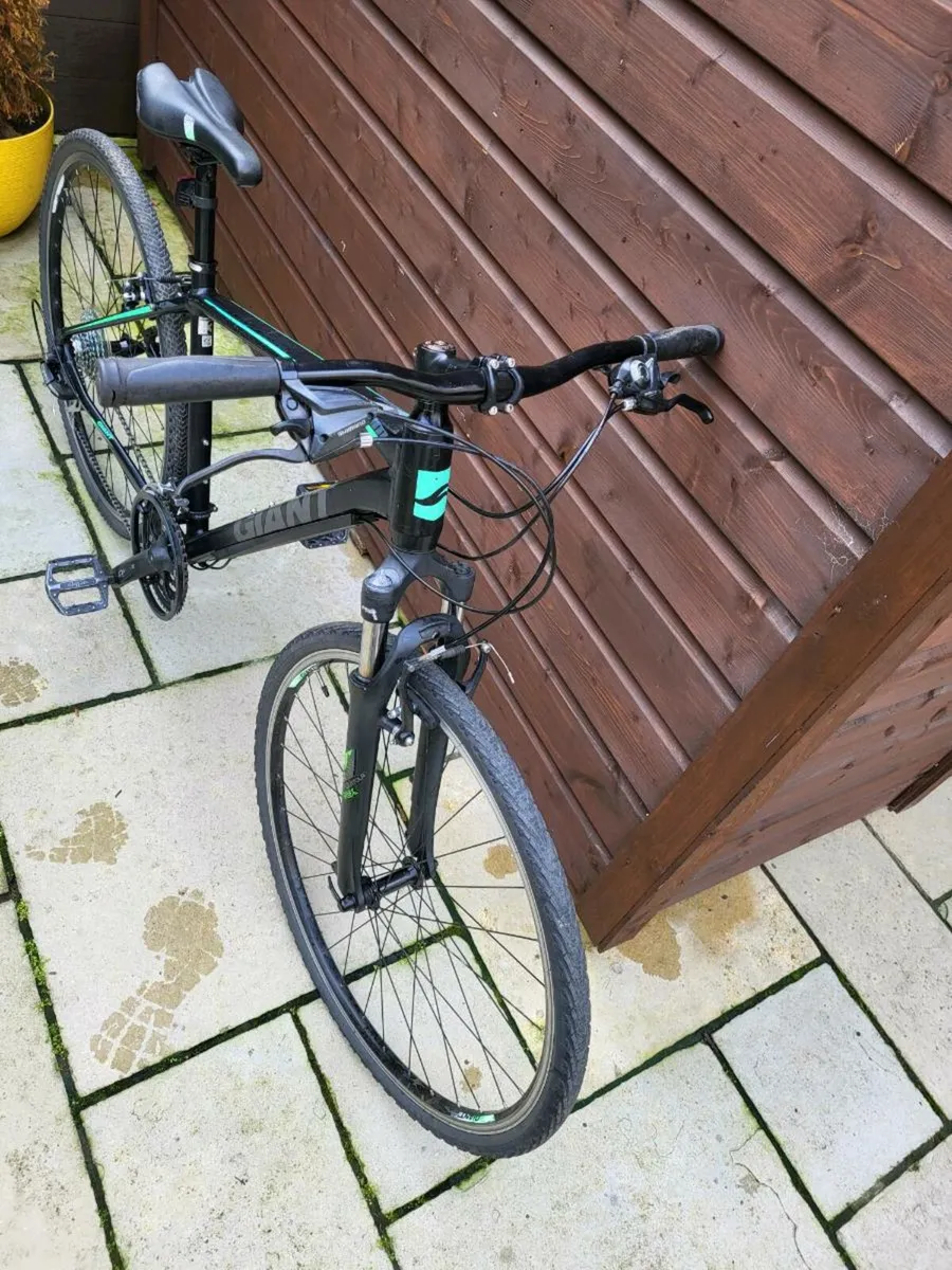Giant Roam Hybrid Bike Medium - Image 3