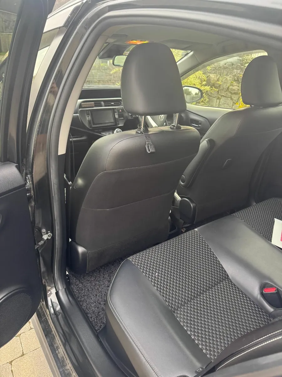 Toyota Aqua 2016 - Image 2