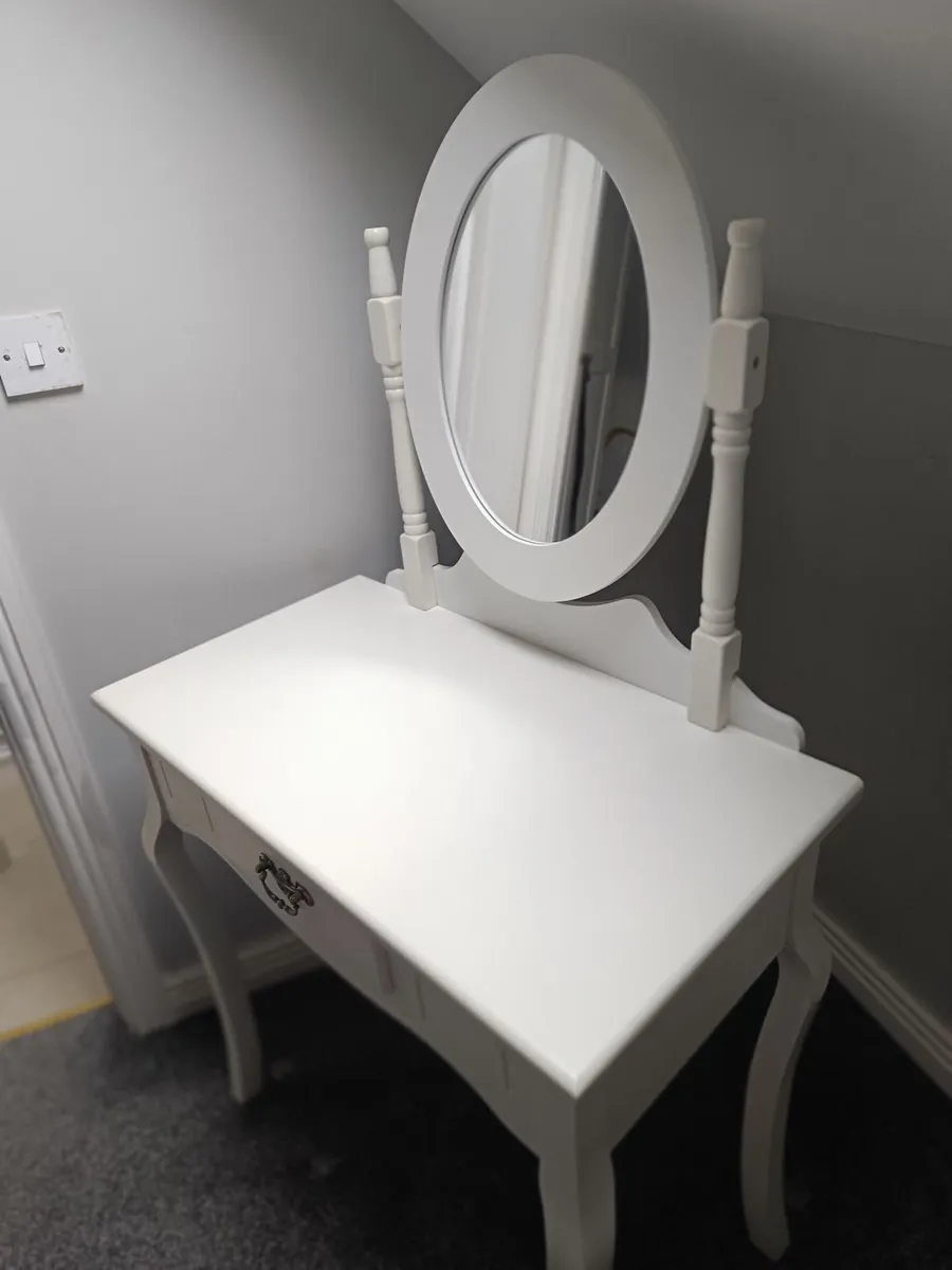 Dressing table with stool - Image 3