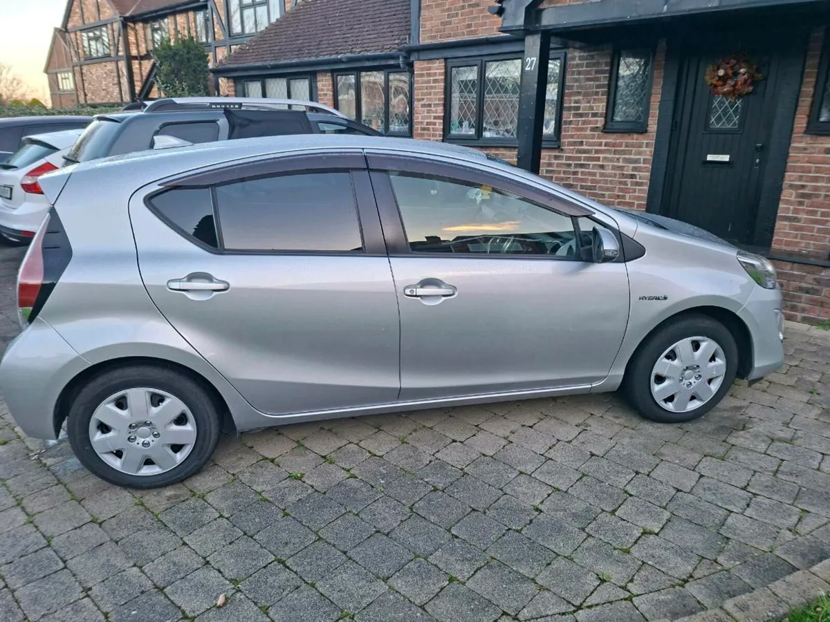 TOYOTA AQUA 1.5 HYBRID AUTOMATIC 2015 VERY CLEAN - Image 2