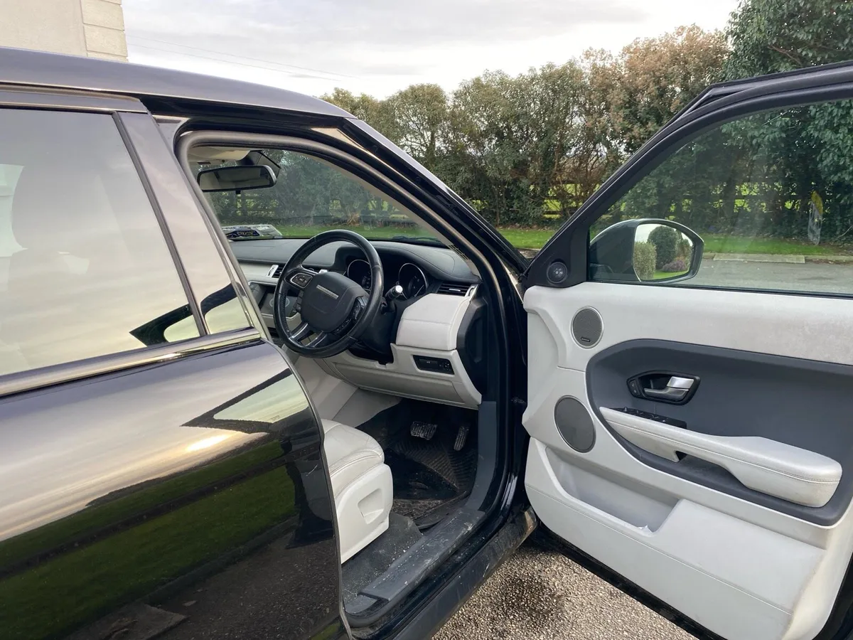 Range Rover Evoque 2.2 auto - Image 3