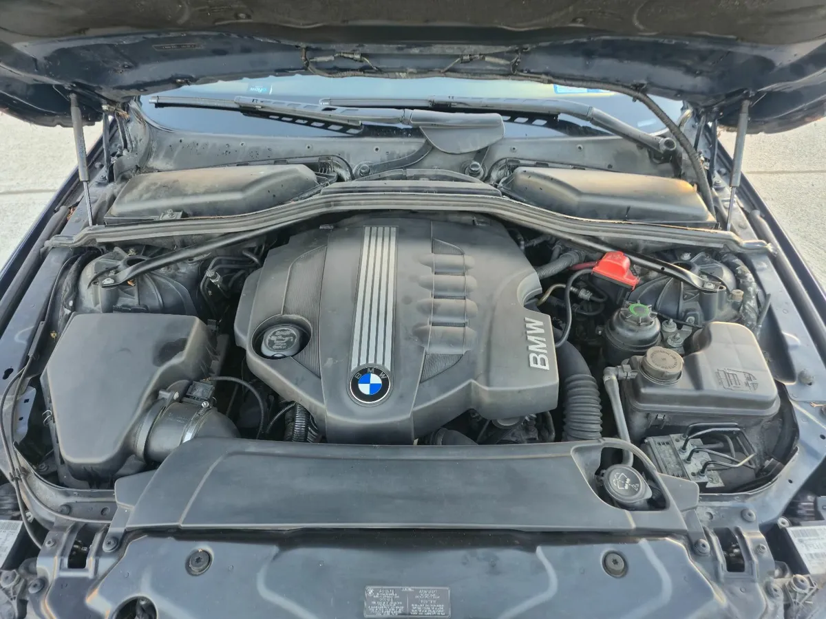 BMW 5-Series 2010 - Image 1