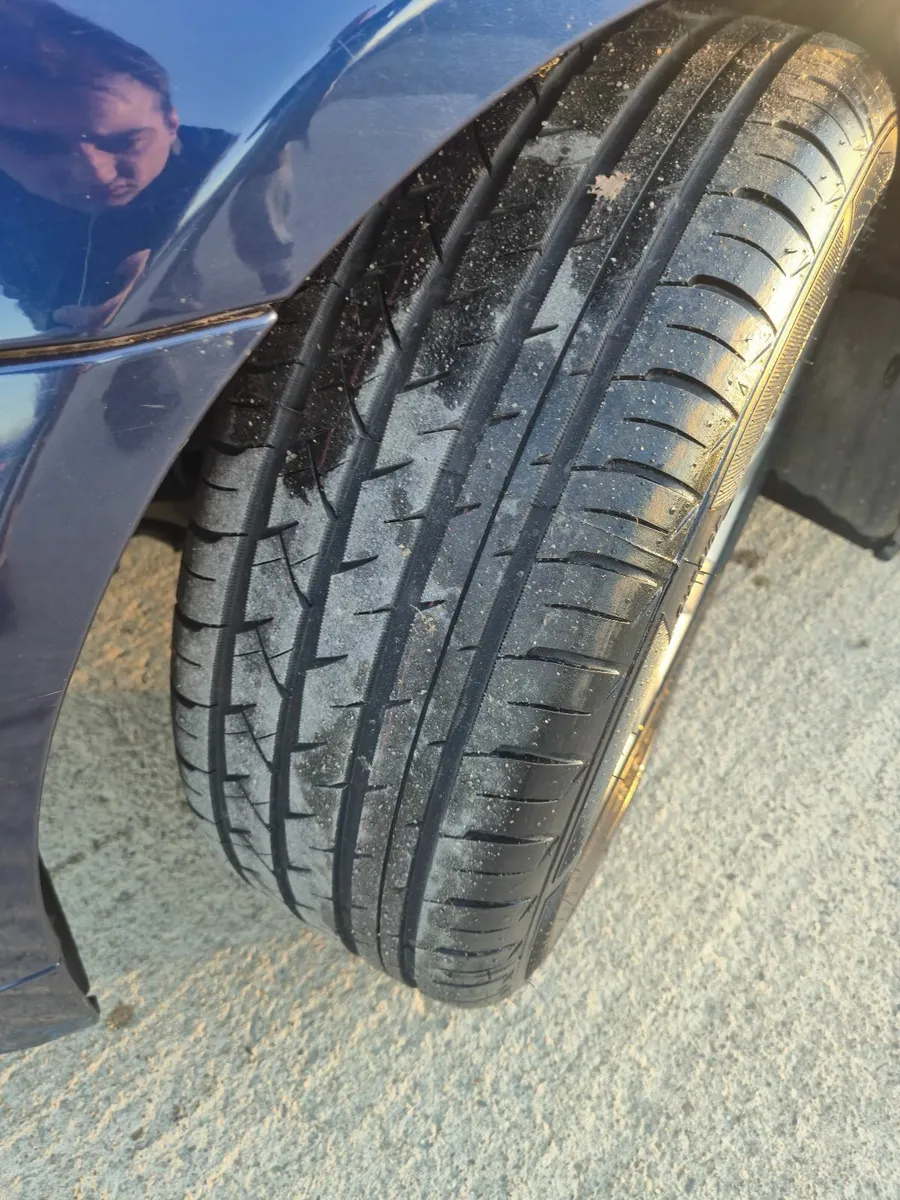 BMW 5-Series 2010 - Image 2