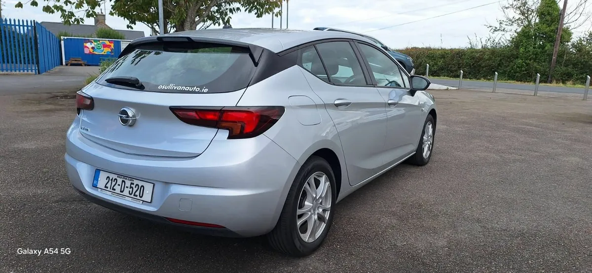 Opel Astra 2021 - Image 2