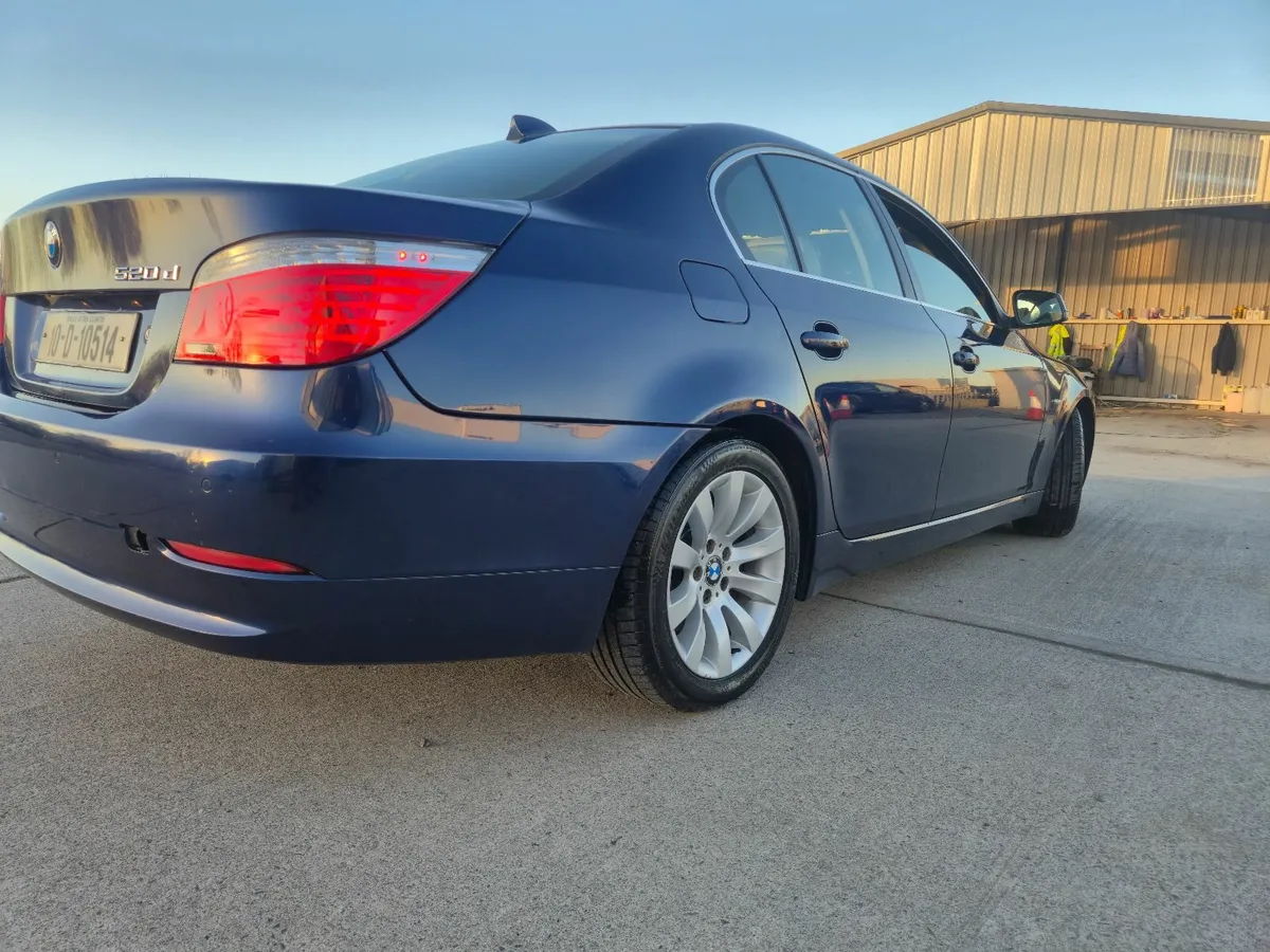 BMW 5-Series 2010 - Image 4