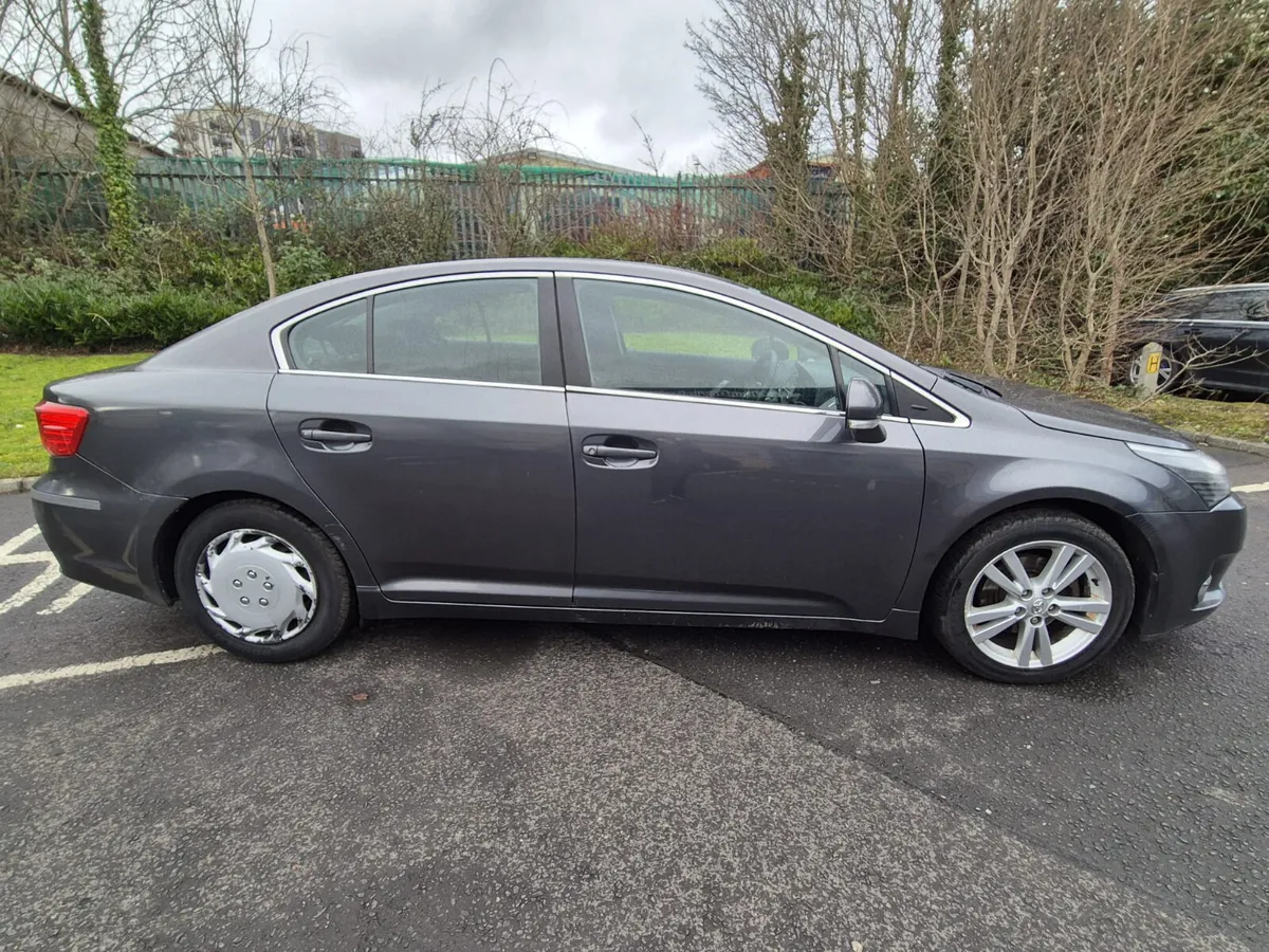 Toyota Avensis / 2012 / 2.0 L Diesel / Manual - Image 4