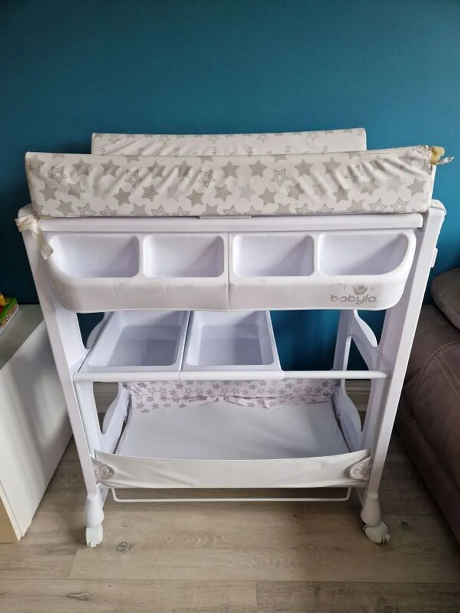Baby Changing Unit FREE - Image 1