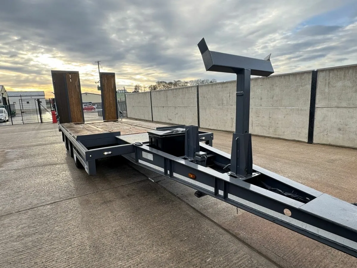 ANDOVER 24 TON TRI AXLE LOW LOADER ON AIR - Image 2