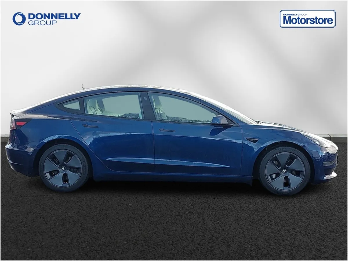 Tesla Model 3 Saloon Long Range - Image 3