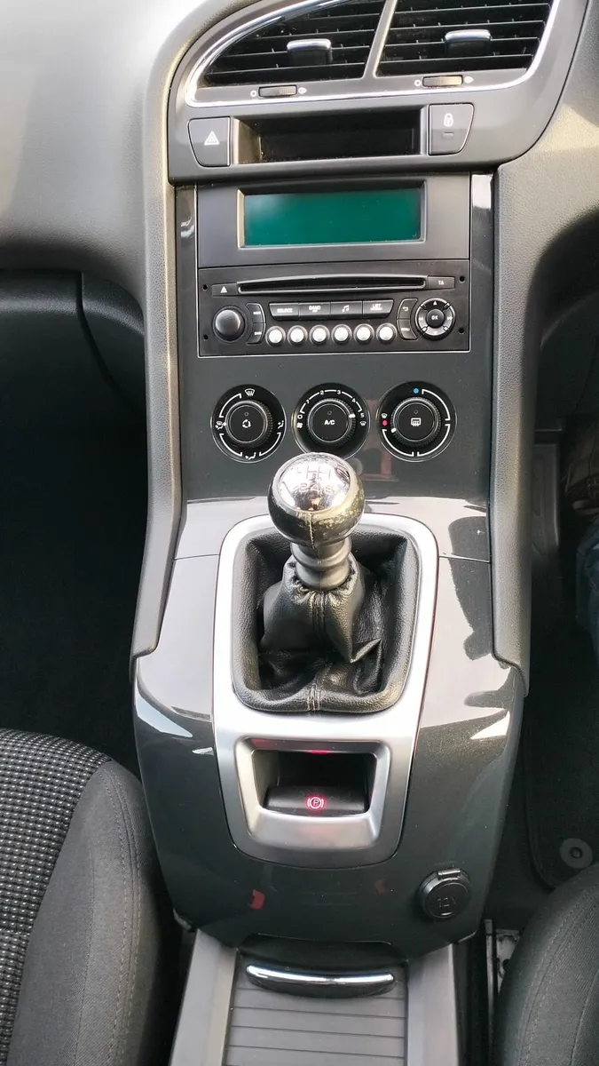 Peugeot 5008 2016 - Image 2