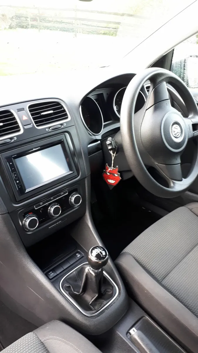 Volkswagen Golf 1.6 Diesel 2010 - Image 2
