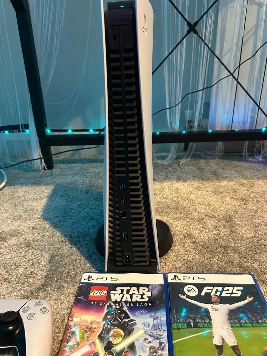 White ps5 with additional games - Image 1