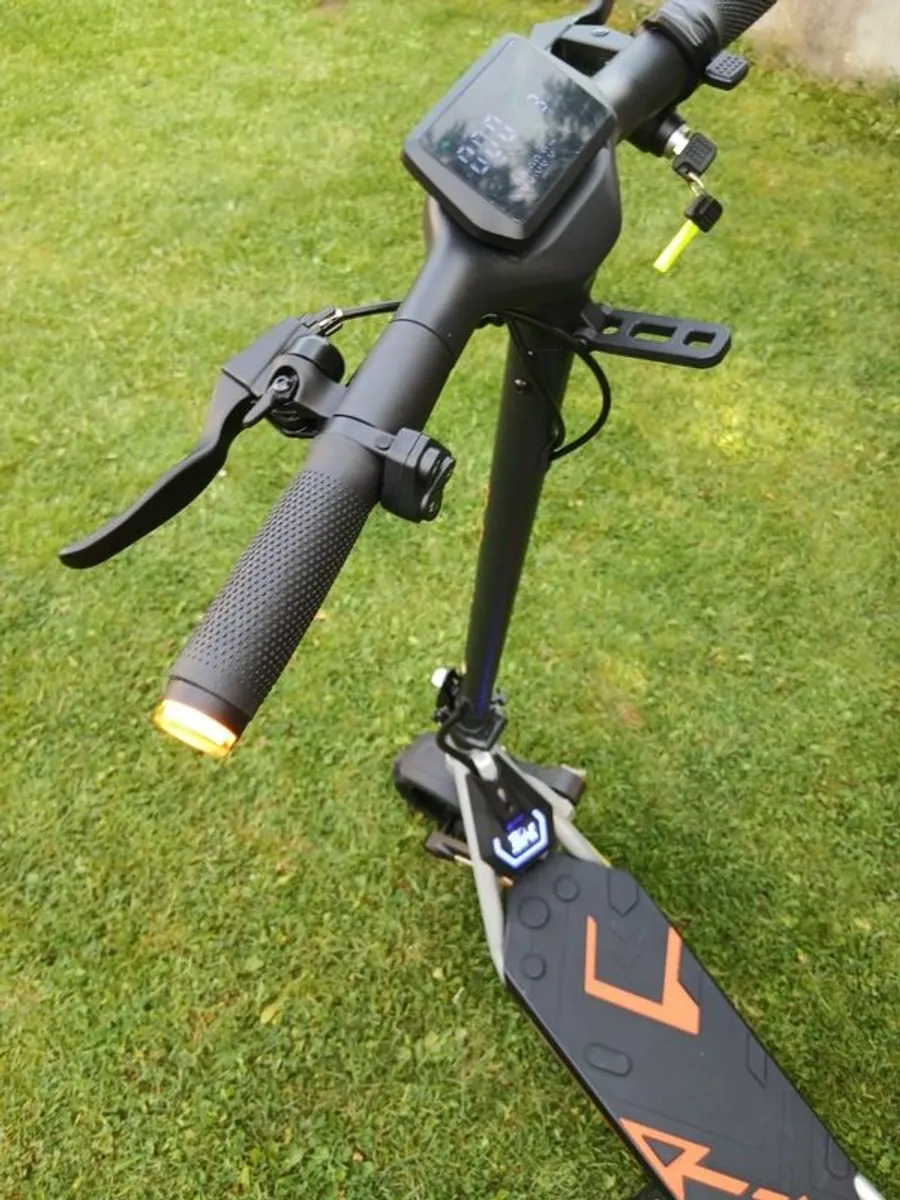 Brand New KuKirin A1 Electric Scooter  800W 45 kmh 45 km Range Brand new,delivery available, 6monnth warranty - Image 3