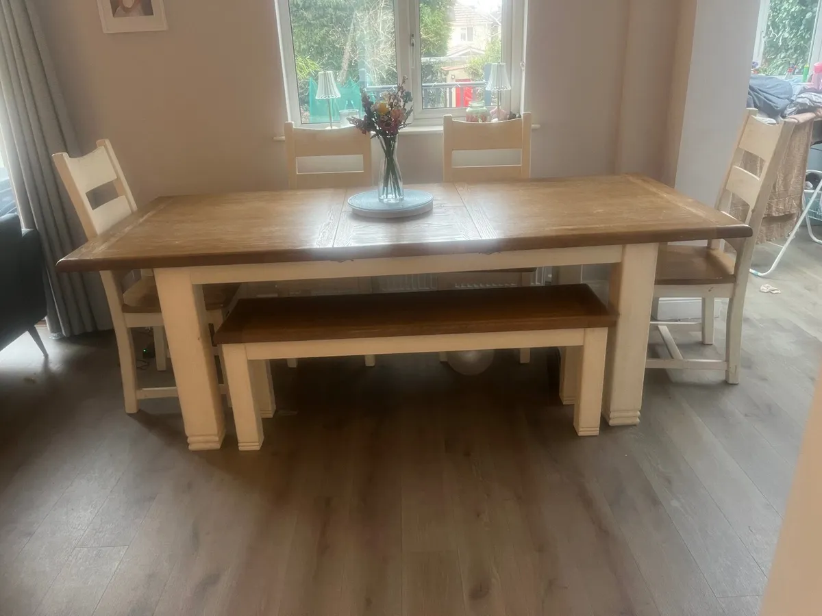 Dining table and chairs / bench - Image 1