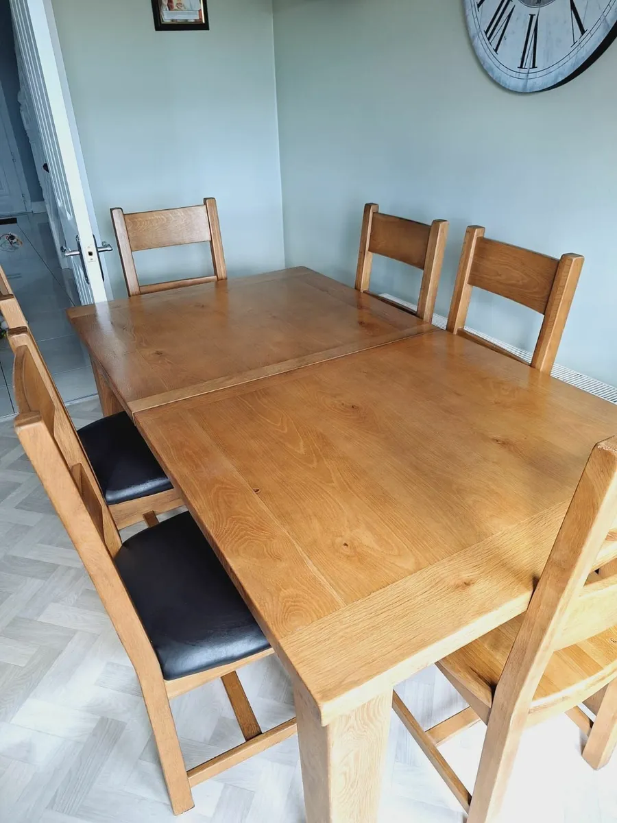 Dining/Kitchen Table and chairs