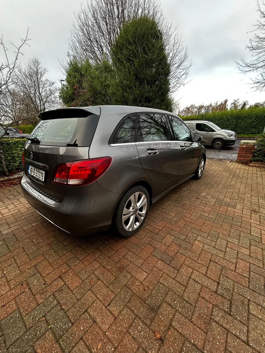181 Mercedes-Benz B200 . 2.1 Automatic - Image 3